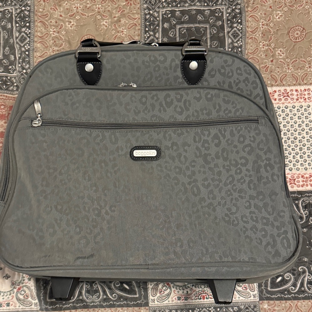 Baggallini Gray Leopard Rolling Bag